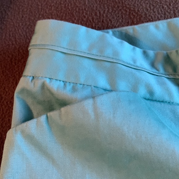 Jones New York Signature turquoise capri stretch pants.  Front pockets. Size 4 - Picture 4 of 7